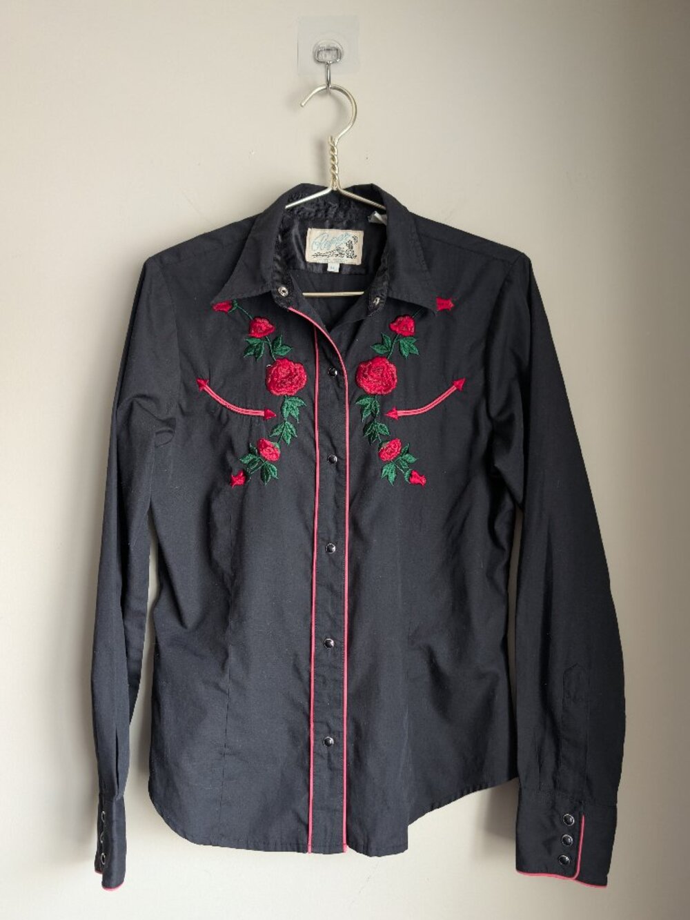 Roper Rose Embroidered Western Snap Button Blouse